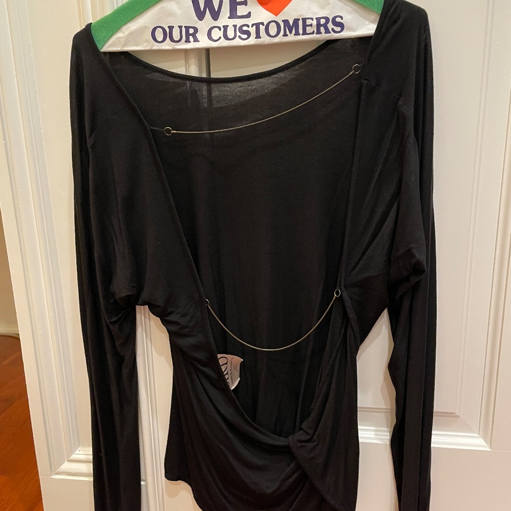 Backless long sleeve top with chain detail size XS